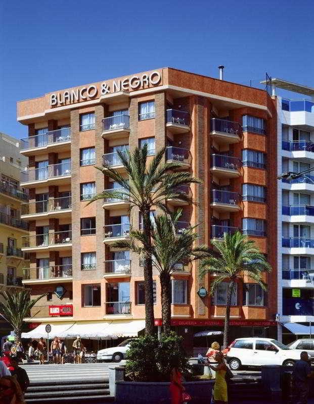 Blanco Y Negro Apartments Lloret de Mar Luaran gambar