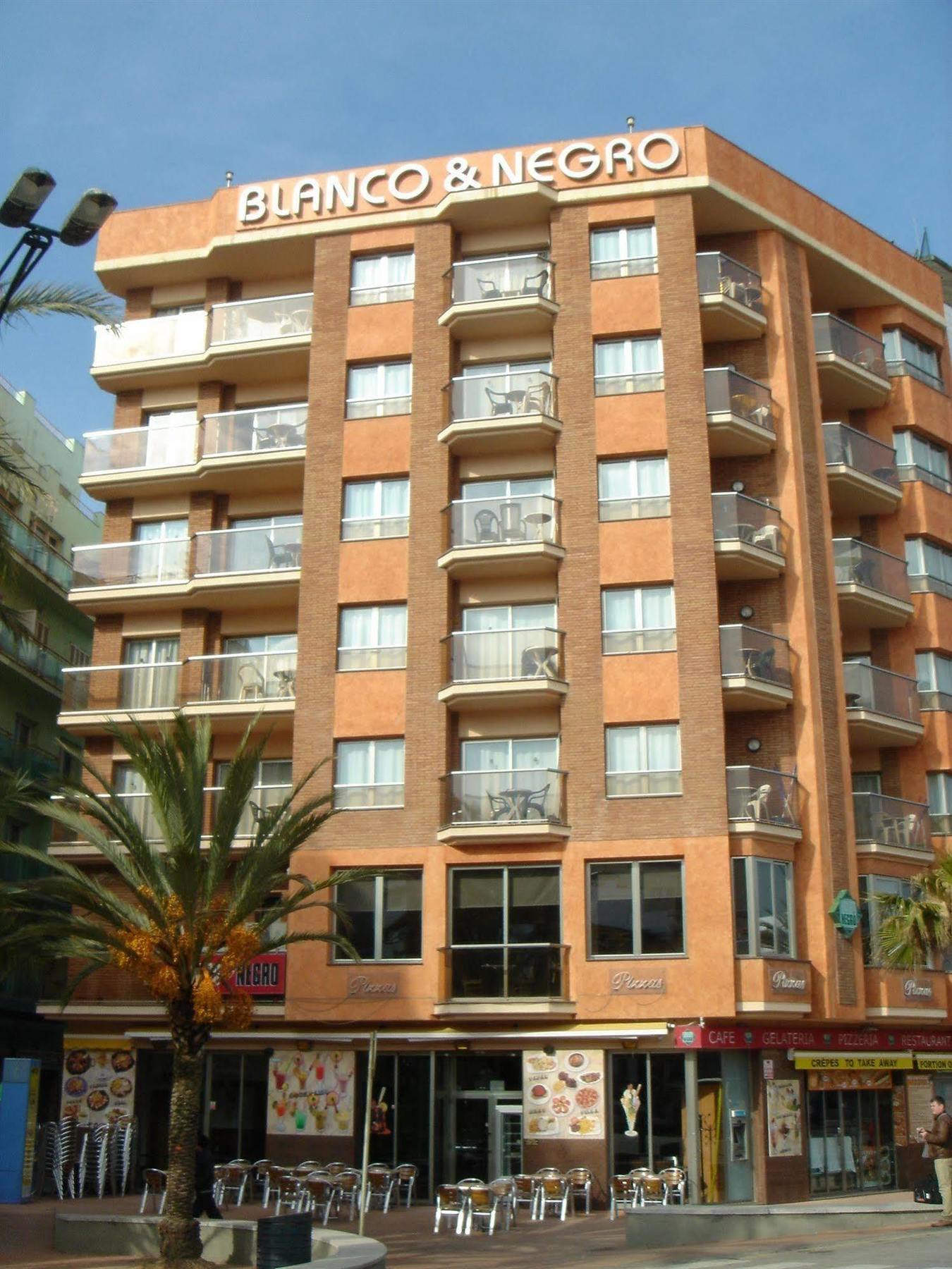 Blanco Y Negro Apartments Lloret de Mar Luaran gambar