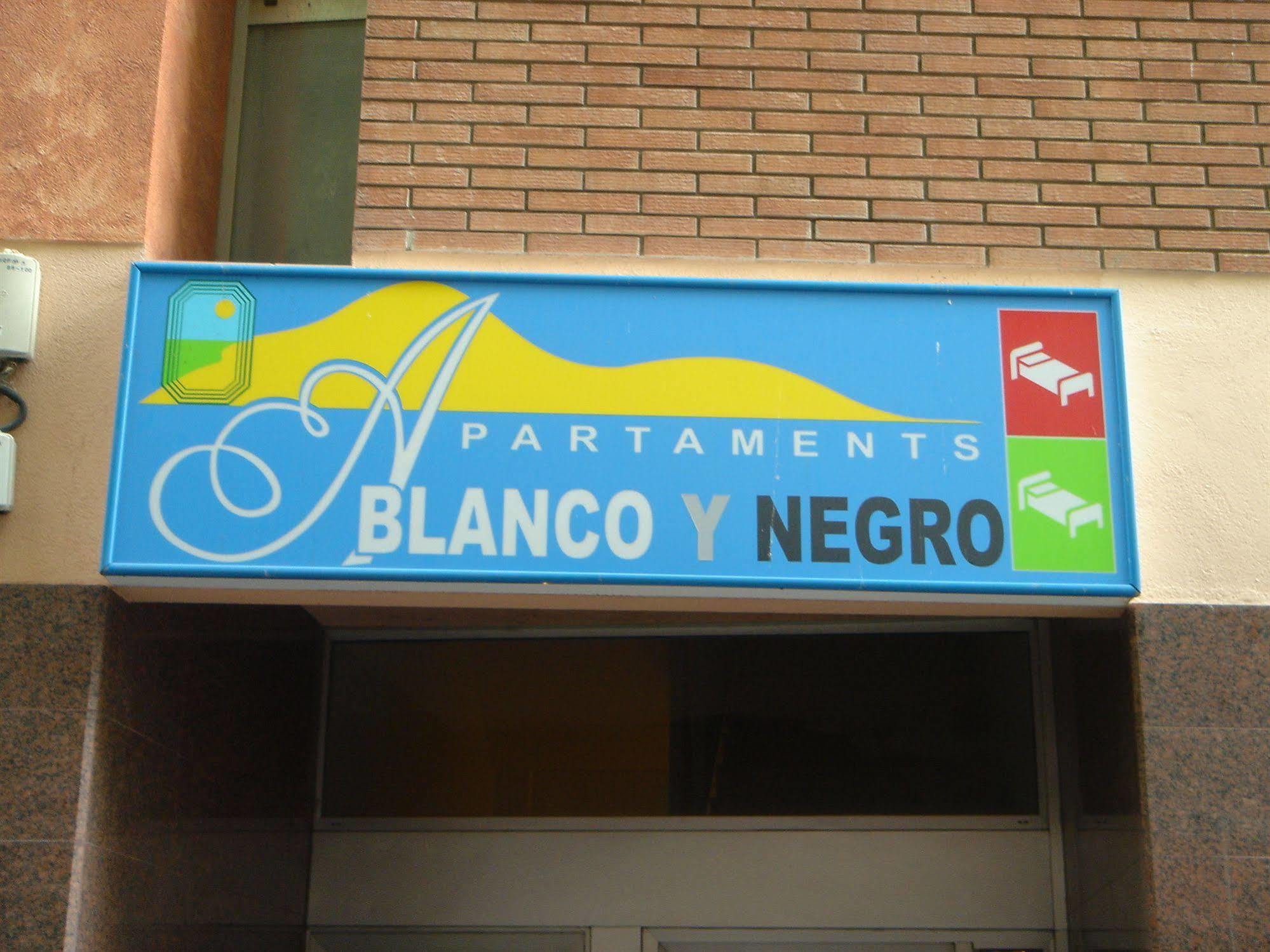 Blanco Y Negro Apartments Lloret de Mar Luaran gambar